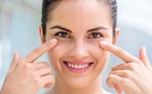 The girl shows the skin under the eyes