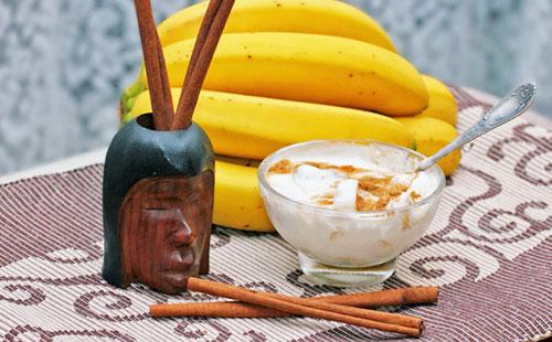 Mask with kefir, banana and cinnamon