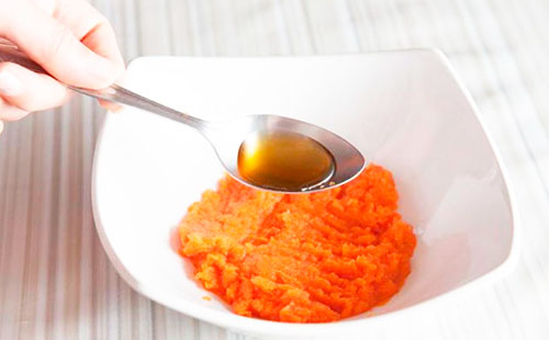 Carrot mask with honey