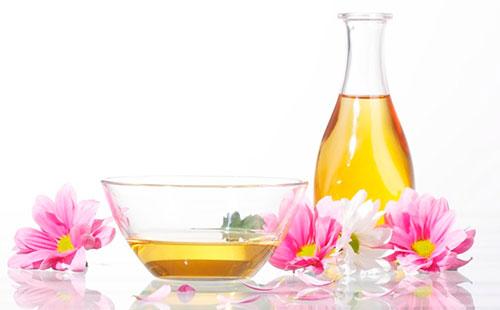 Flax oil with flowers