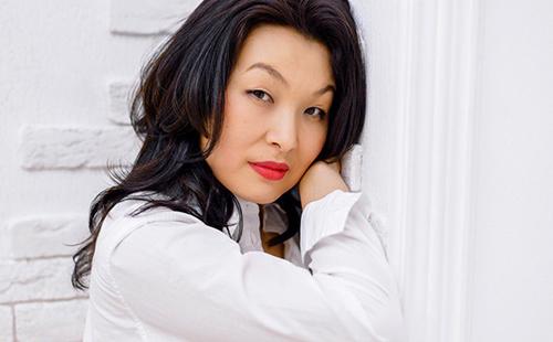 Half-glance of Natalia