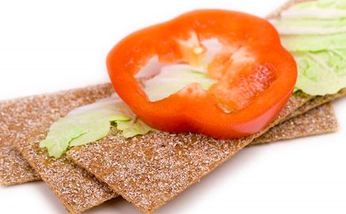 Crispbread with vegetables
