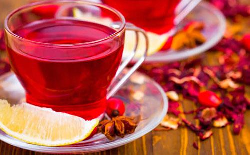 Hibiscus tea with lemon