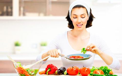 Young woman makes a salad