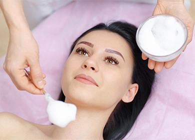 Girl make a mask in a beauty salon