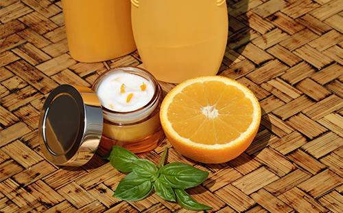 Cream with slices of orange