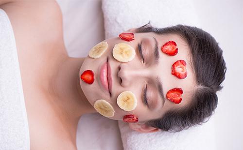 Mask of strawberries and bananas