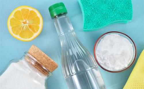 Soda, vinegar and lemon