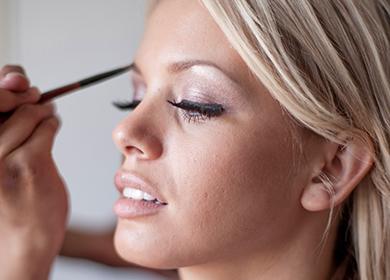 Blonde color eyebrows