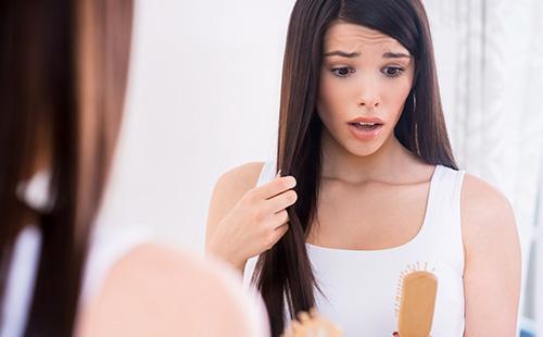 Woman looks at the comb in surprise
