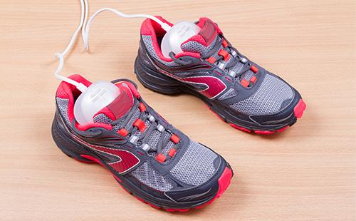 Drying for shoes in sneakers