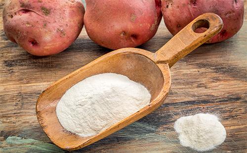Potato starch in scoop