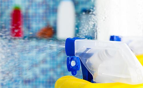 Cleaning the bathroom mirror