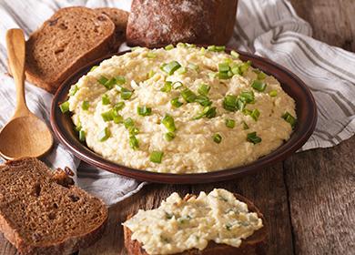 Forshmak with rye bread