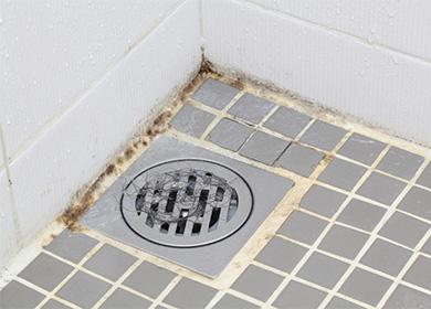 Dirty floor in the shower