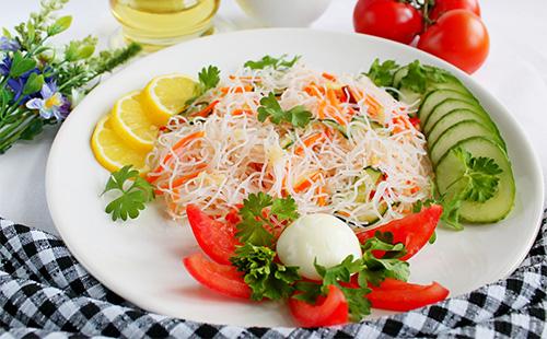 Salad with greens and funchose