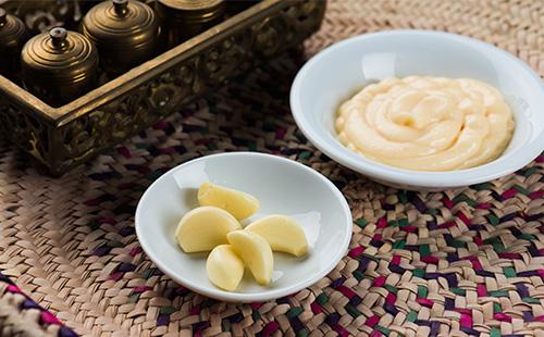 Chapel sauce and cloves