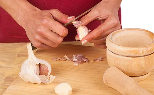 Garlic peeling