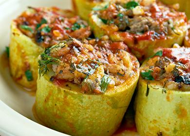 Zucchini stuffed with minced rice