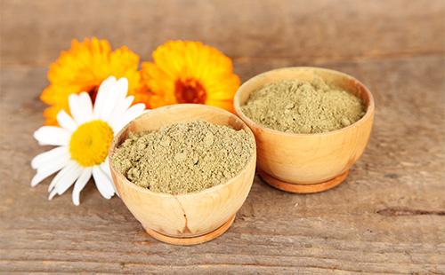Henna in bowls