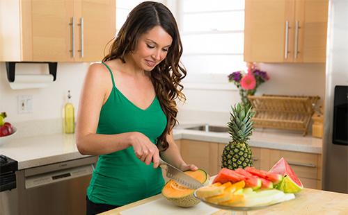Girl cuts fruits