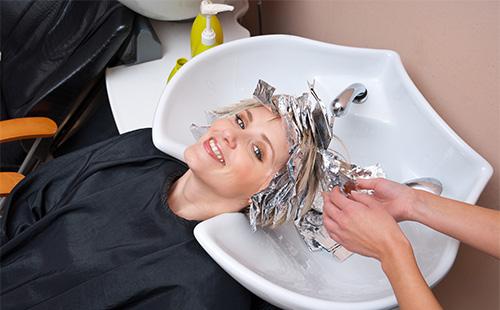 Hair coloring at the hairdresser