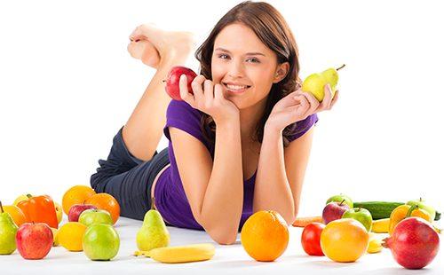 Girl holds an apple and a pear