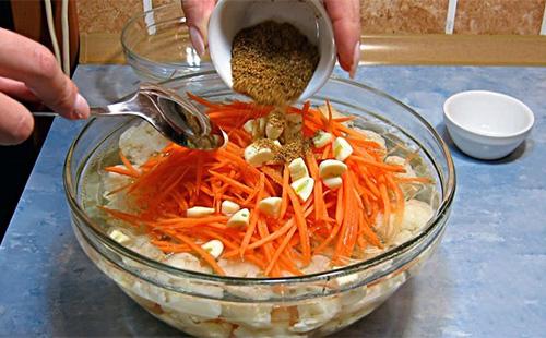 Spices for spicy cauliflower for the winter