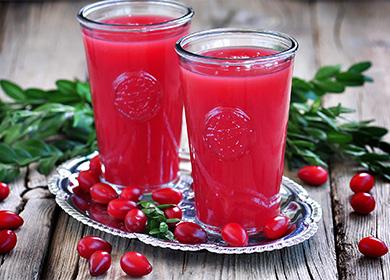 Dogwood compote in glasses