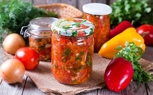 Vegetable lecho in a jar