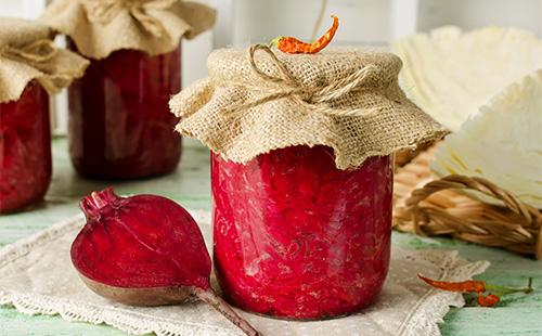 Beetroot and cabbage salad in a jar