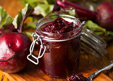 Beetroot salad in a jar