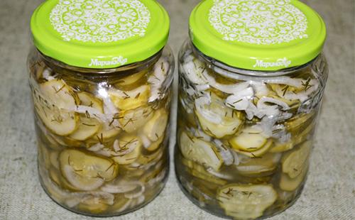 Nezhinsky salad in two banks