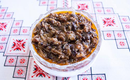Mushroom solyanka in a bowl