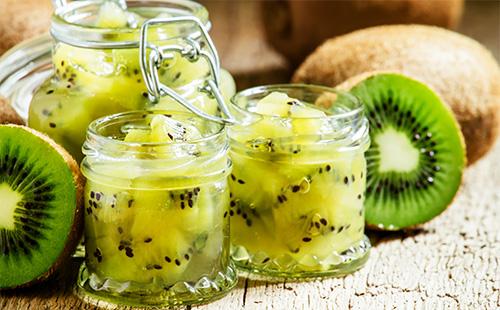 Kiwi jam in jars