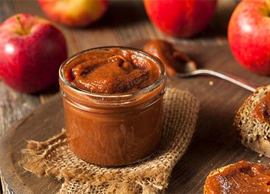 Apple puree in a jar