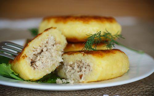 Rosy zrazy on a plate