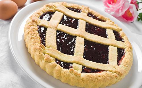 Round the blueberry pie