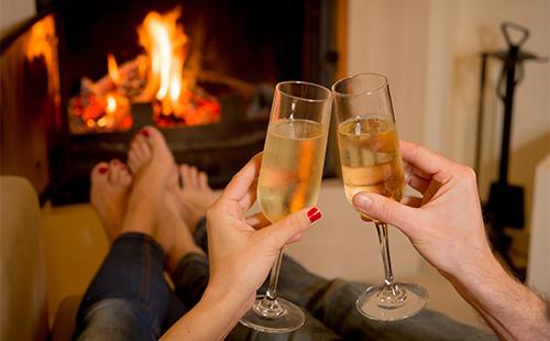 Young couple drinking champagne