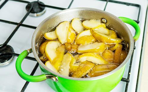 Making Pear Jam