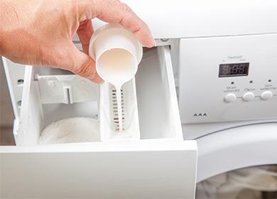 Liquid powder in cap