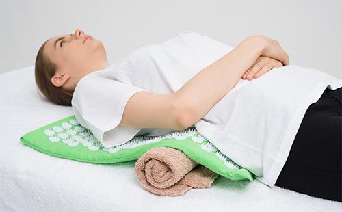 A woman lies on the applicator Kuznetsova