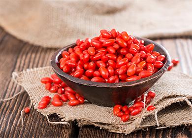 Goji berries in a bowl