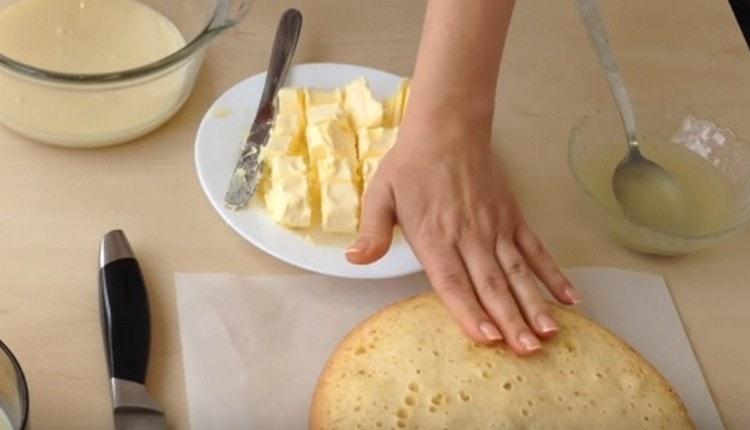 After baking, let the biscuit cool completely.