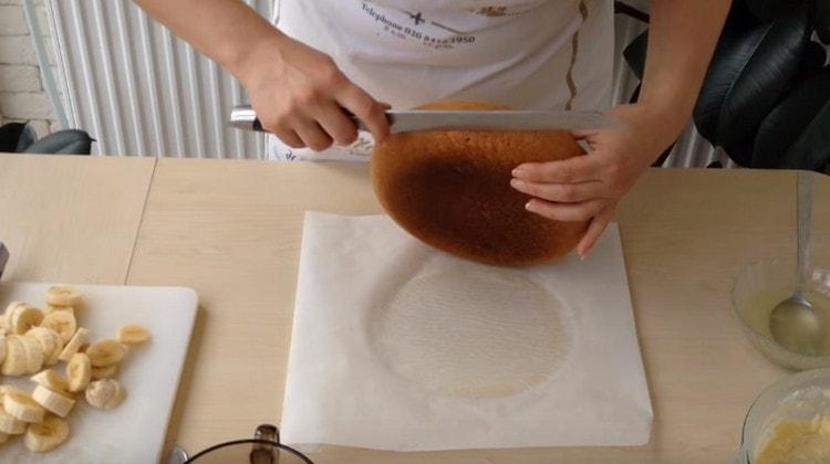 Ready cooled biscuit cut into 3 cakes.