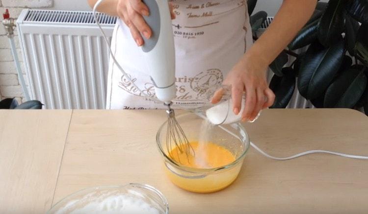 Add sugar to the yolks and beat.