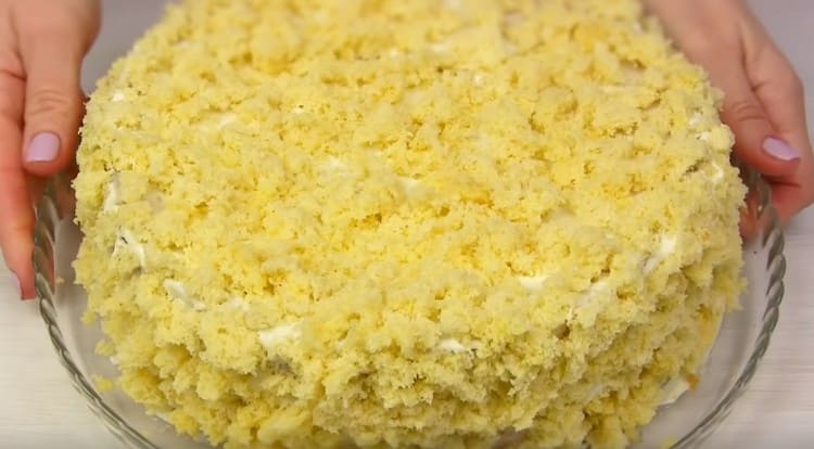 Try our delicious and simple recipe for such a biscuit cake.