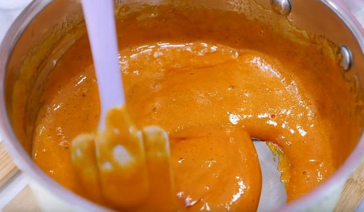 Cook the mass until a beautiful caramel color is obtained.