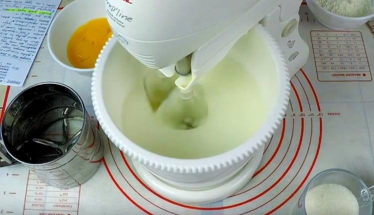 Separate the proteins from the yolks and beat them to the peaks with a pinch of salt.