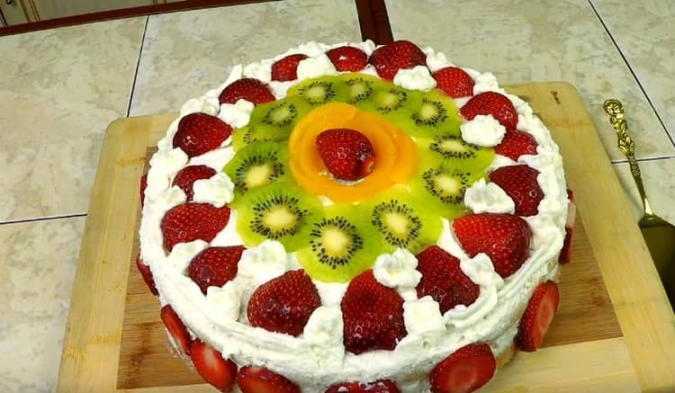 Sponge cake with fruits should be infused and soaked.